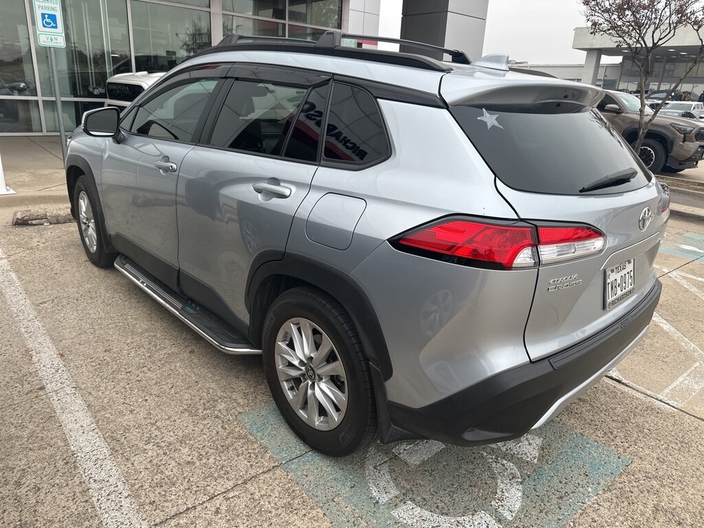 Used 2024 Toyota Corolla Cross LE w/17-in Silver Alloy/8-in Touch-Screen Audio SUV