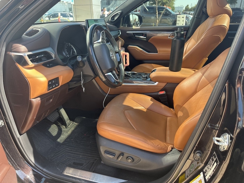 Used 2022 Toyota Highlander Platinum w/Panoramic-Roof/Nav/Hud/20-in Alloy SUV