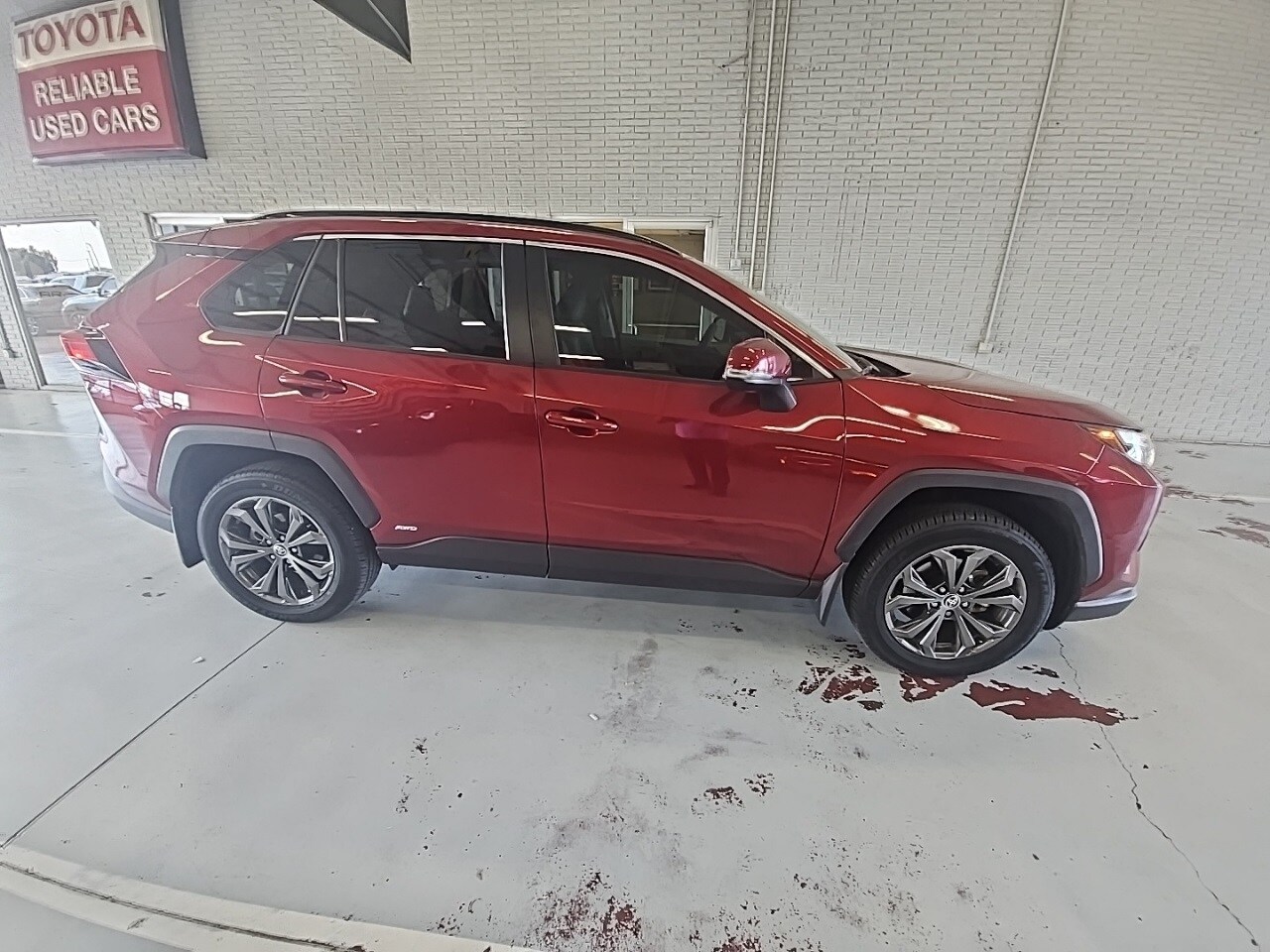 2024 Toyota RAV4 Hybrid XLE Premium photo 4