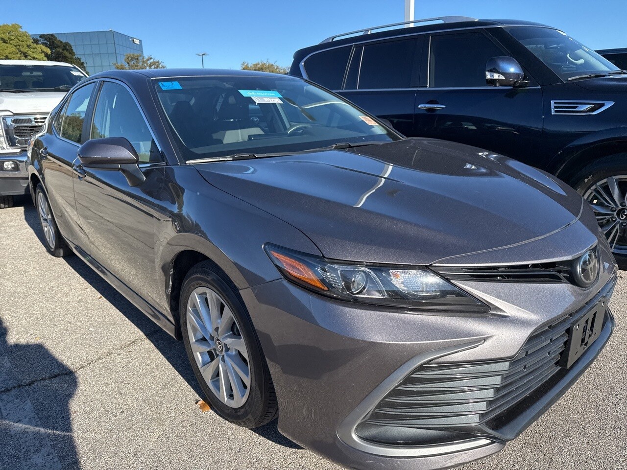 2023 Toyota Camry LE photo 3