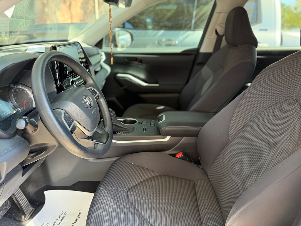 Used 2022 Toyota Highlander L w/18-Inch Painted Alloy Wheels SUV