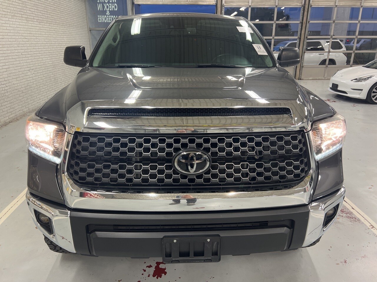 2021 Toyota Tundra Off-Road SR5 photo 2