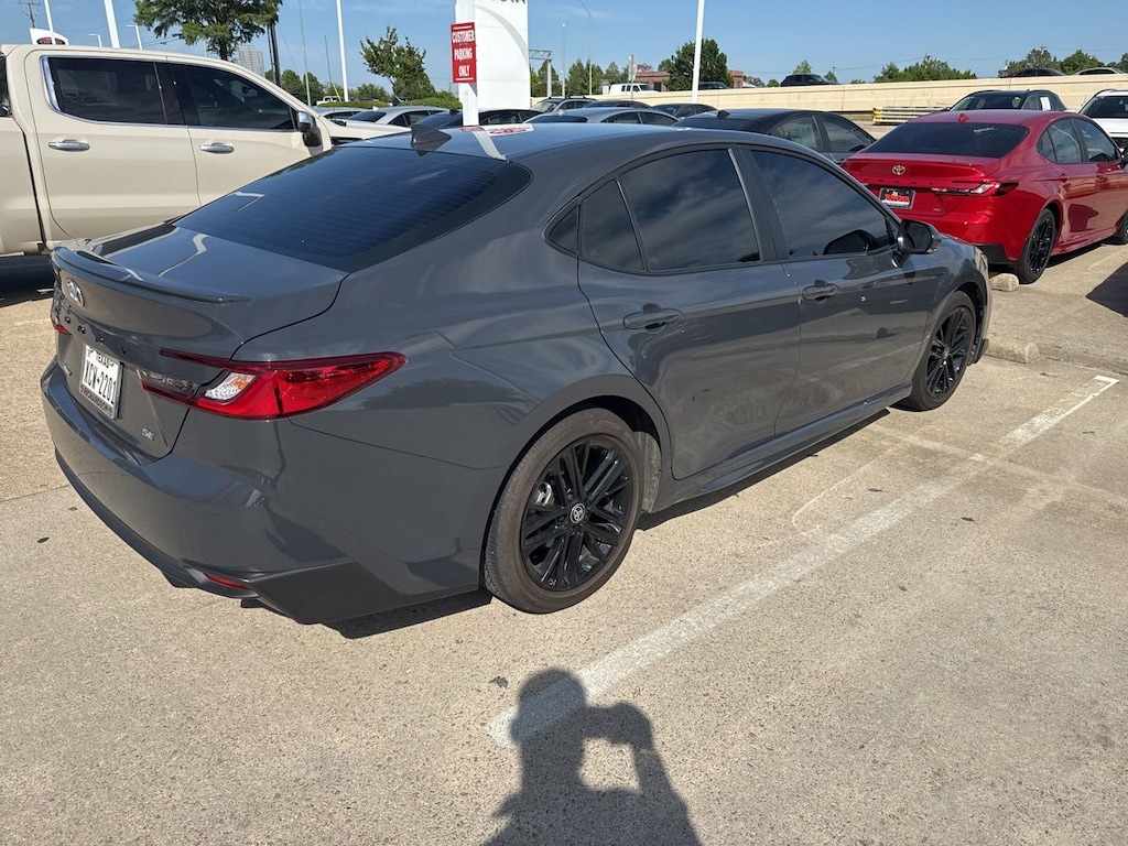 Used 2025 Toyota Camry SE w/Convenience Package/18-in Black-Finished Allo Sedan