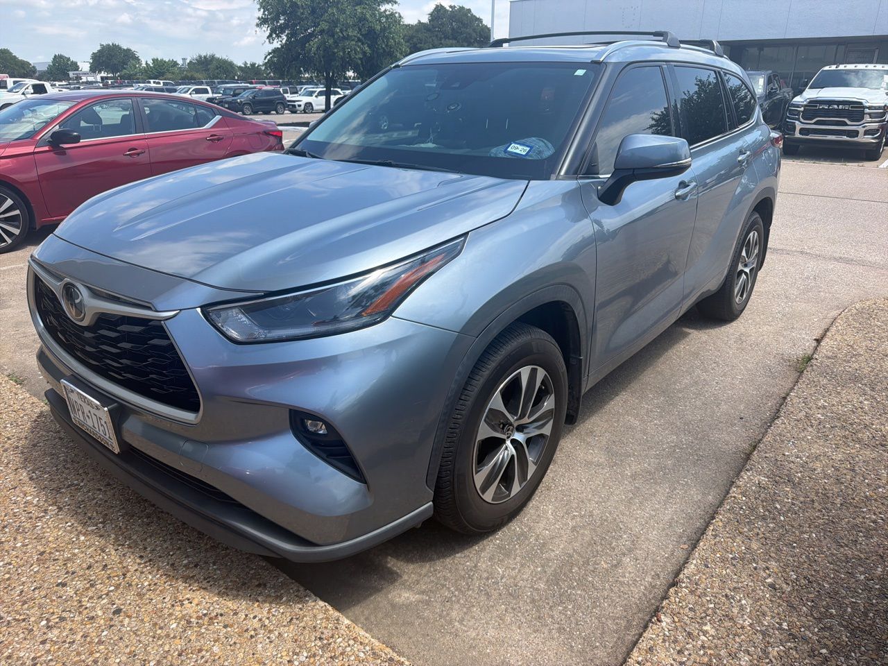 2021 Toyota Highlander XLE 4x2 V6's photo