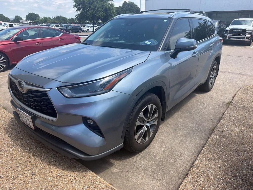 Used 2021 Toyota Highlander XLE w/Sunroof/Leather/18-in Alloy SUV