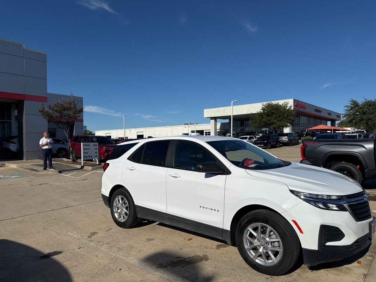 2023 Chevrolet Equinox LS photo 3