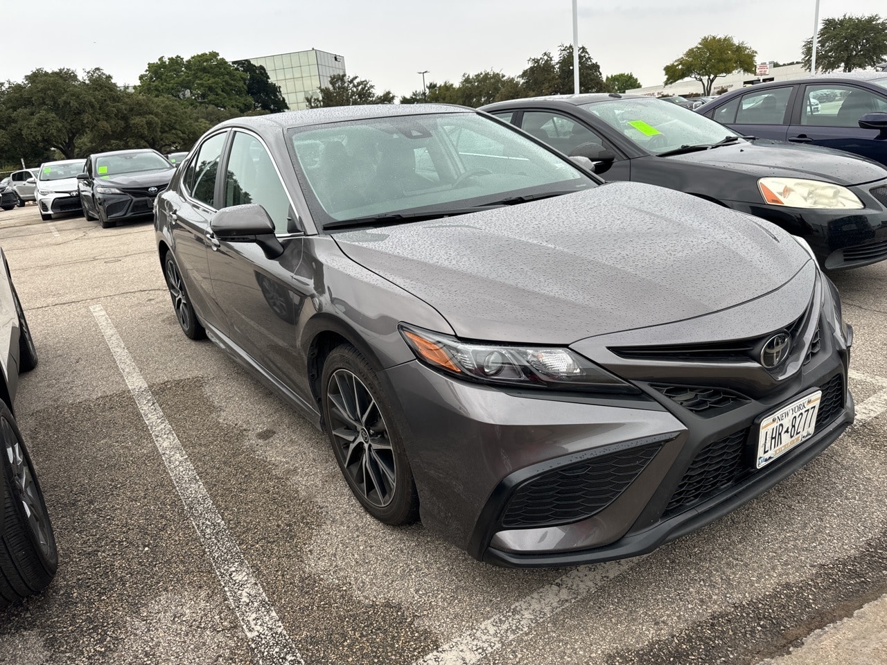 Used 2022 Toyota Camry SE with VIN 4T1G11AKXNU684911 for sale in Richardson, TX