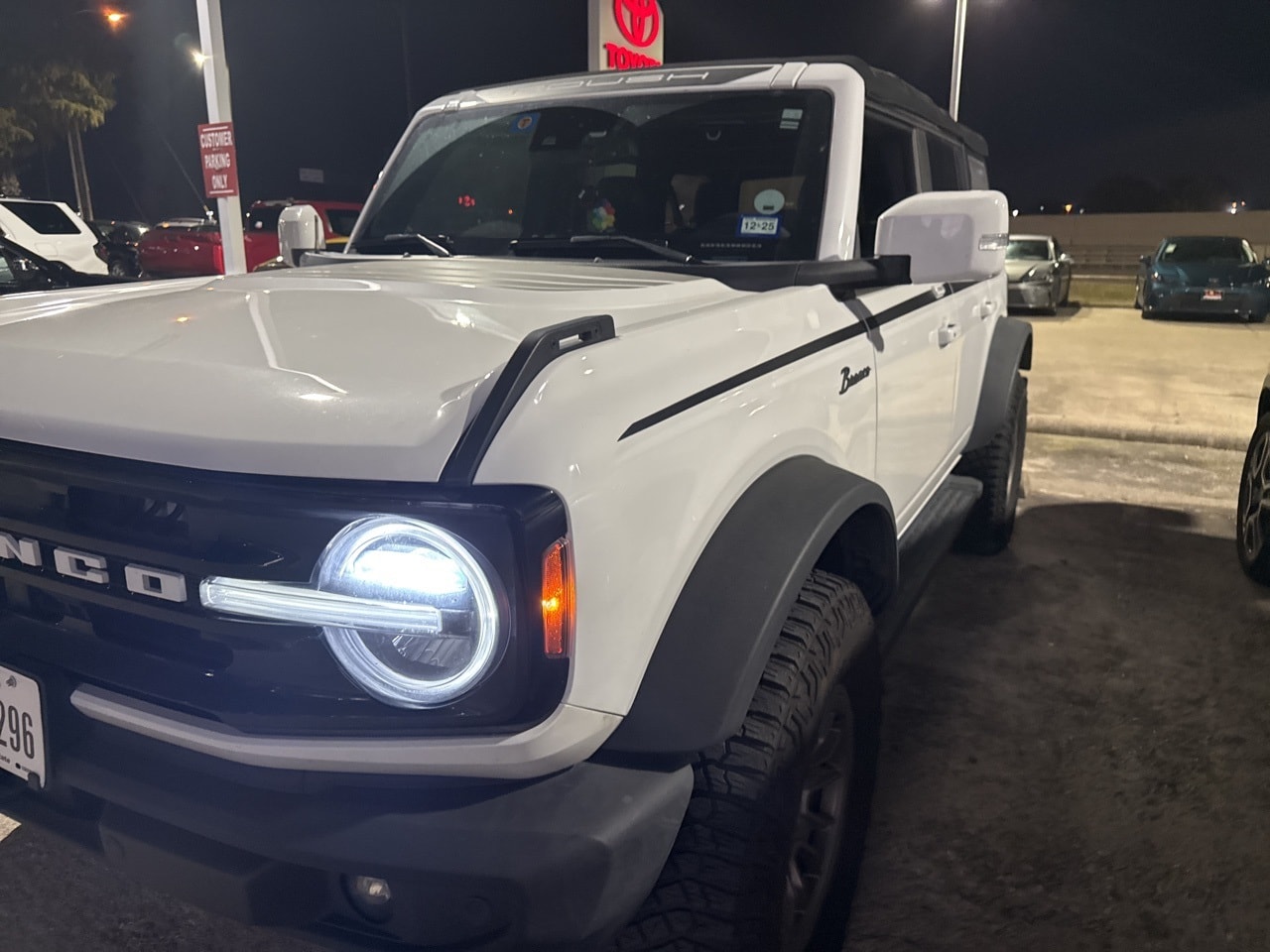 2022 Ford Bronco 4-Door Outer Banks's photo