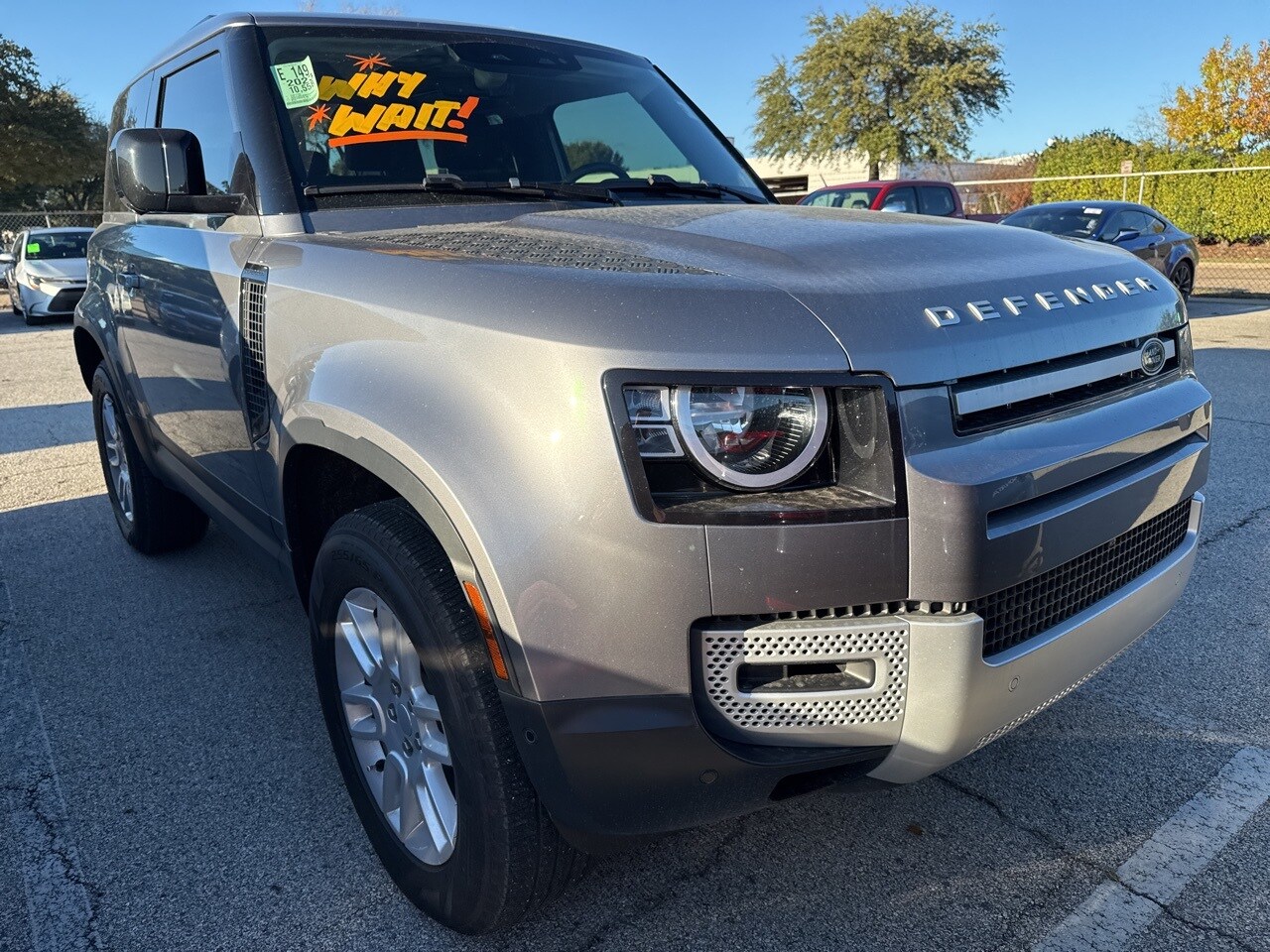 2023 Land Rover Defender S photo 2