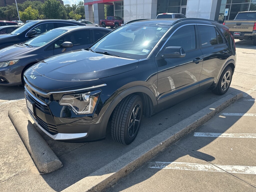 Used 2023 Kia Niro EX w/Cloth and Vegan Leather-Trimmed Seats SUV