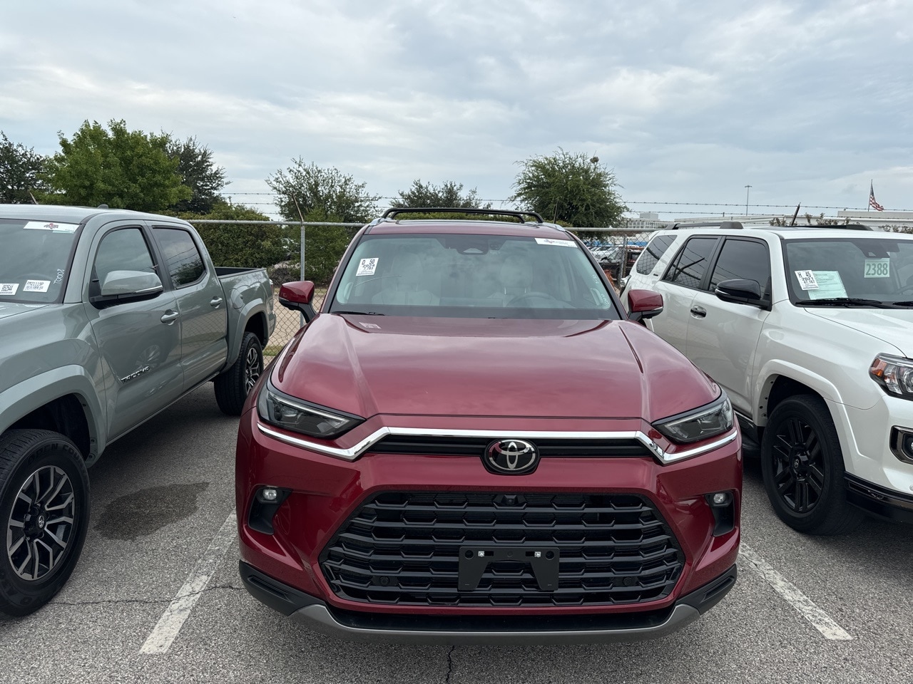 Used 2024 Toyota Grand Highlander Platinum with VIN 5TDAAAB5XRS057185 for sale in Richardson, TX