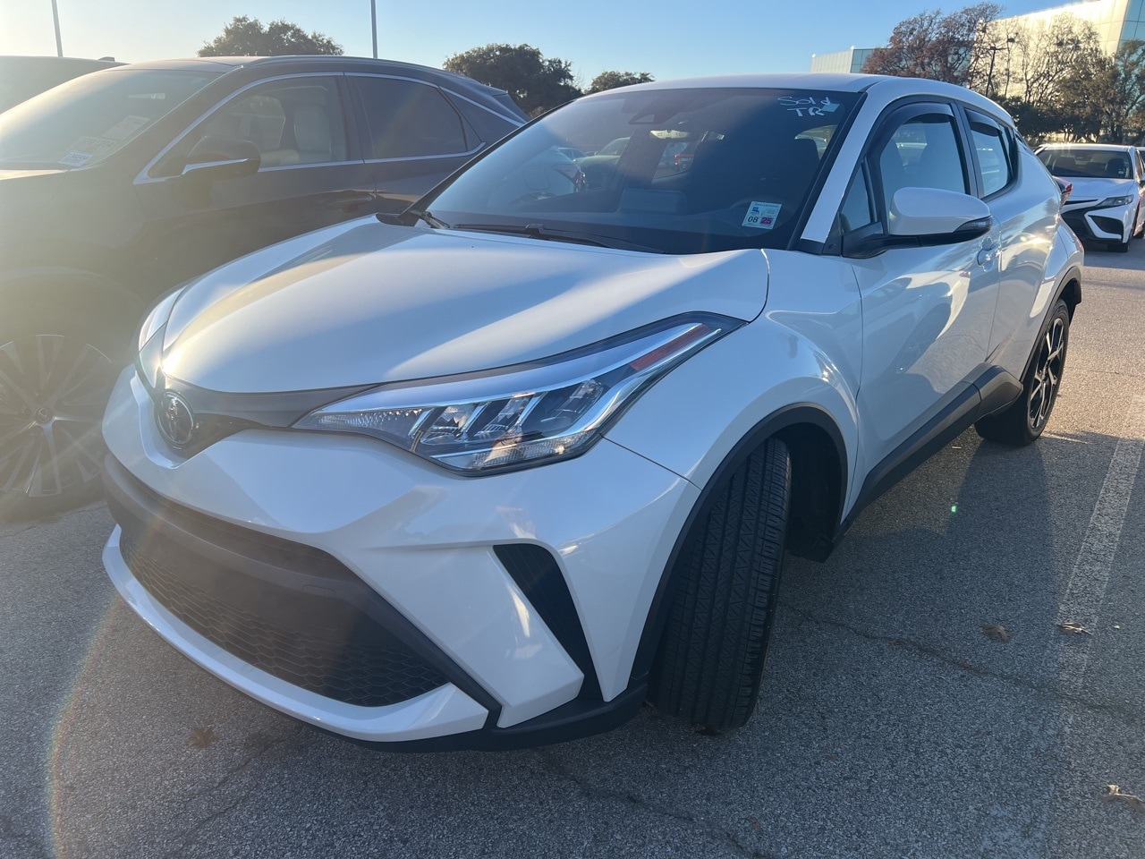 2021 Toyota C-HR XLE's photo
