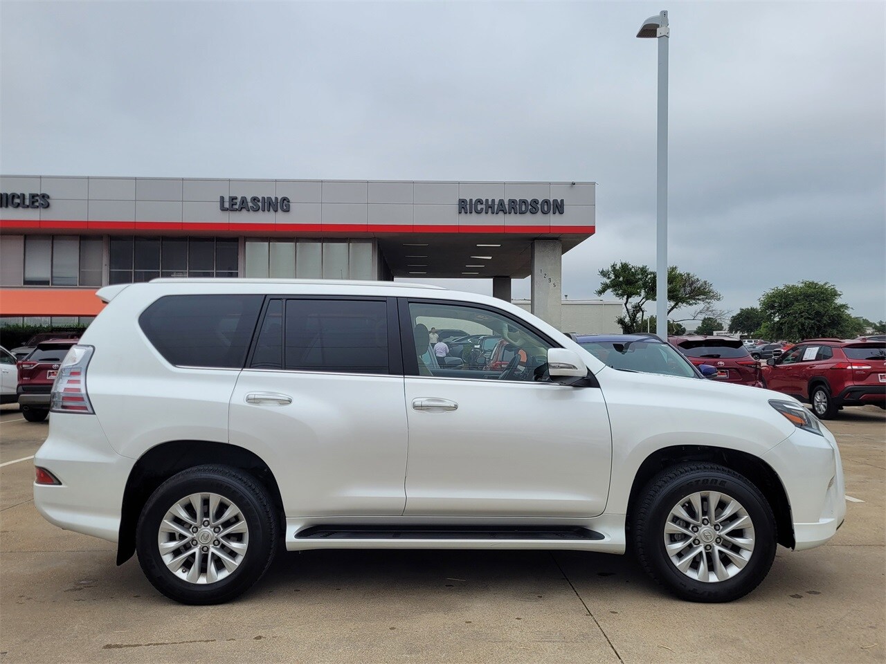 2023 Lexus GX 460 Premium photo 2
