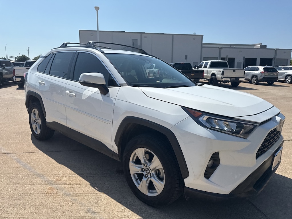 Used 2020 Toyota RAV4 XLE w/17-in 5-Spoke Silver Alloy/Sunroof SUV