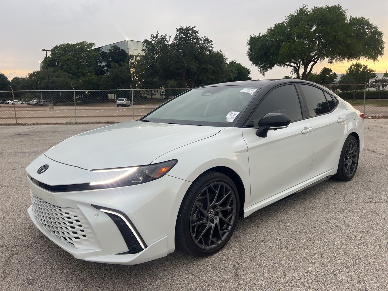 2025 Toyota Camry XSE Hybrid's photo