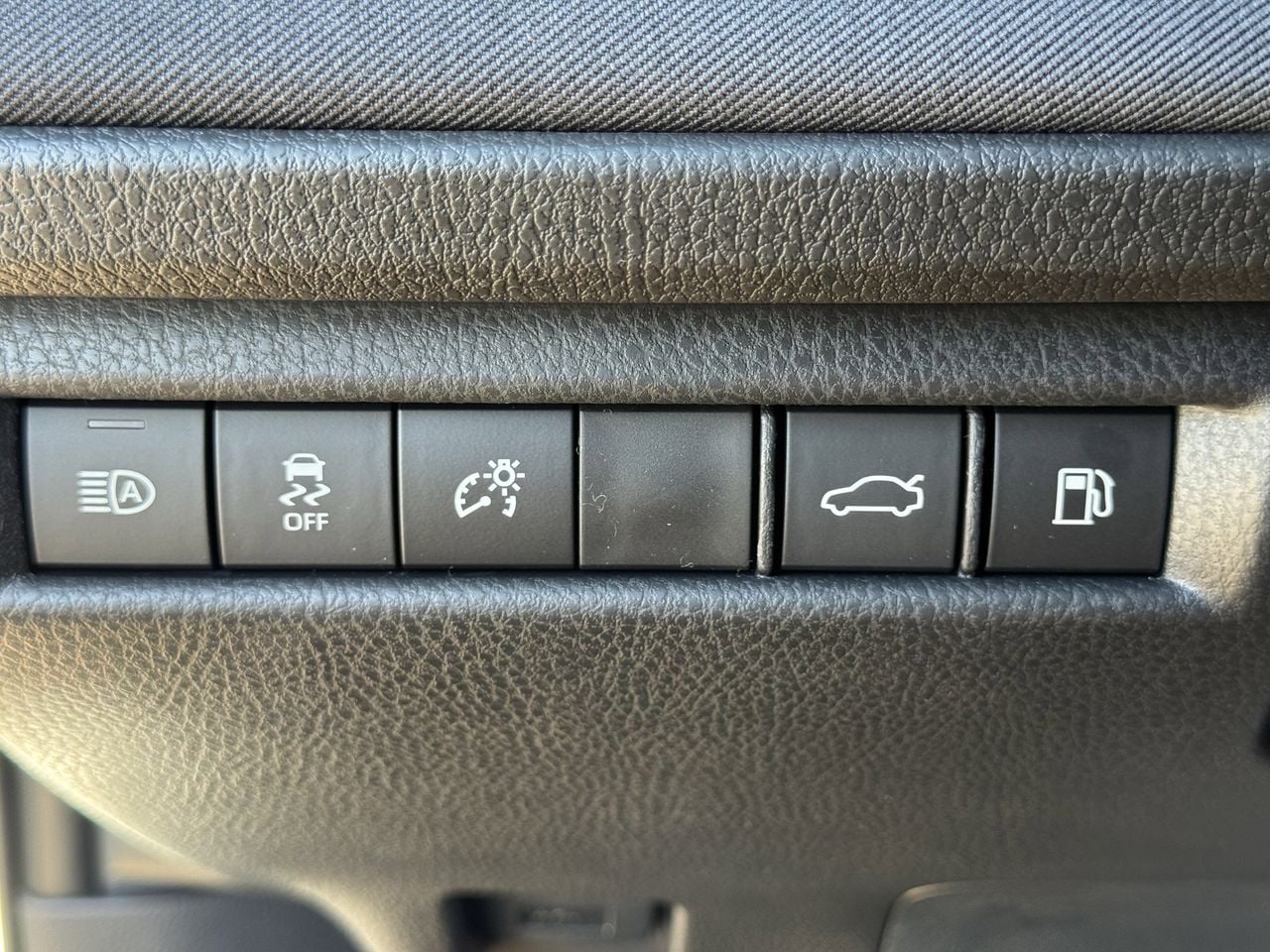 2026 Toyota Camry LE - Photo 20