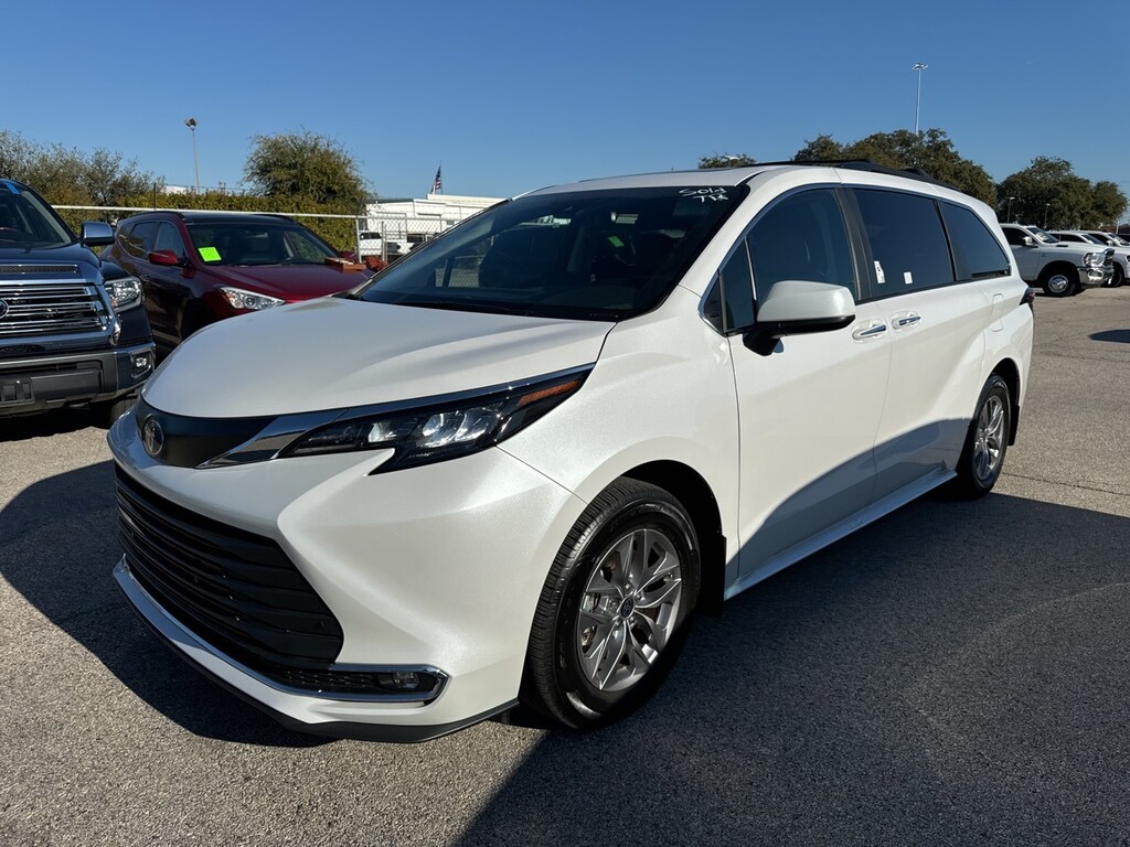Used 2024 Toyota Sienna XLE w/ Leather & Sunroof For Sale in Richardson
