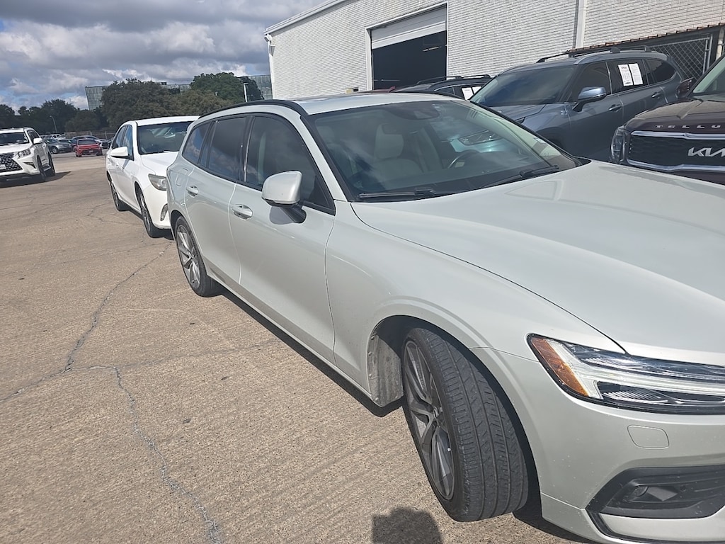 Used 2020 Volvo V60 T5 w/Sunroof/Leather/18-in Alloy Wheels Wagon