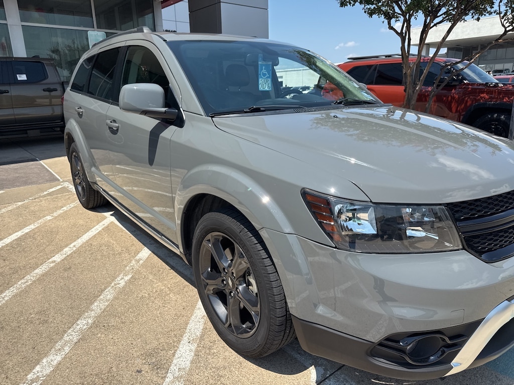 Used 2020 Dodge Journey Crossroad w/19-in. Black Noise Alloy/SR SUV