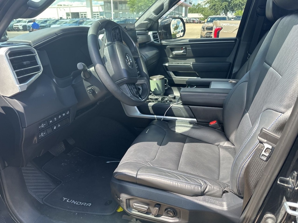 Used 2025 Toyota Tundra Platinum w/Navigation/HUD/20-Inch Dark Painted All Truck CrewMax