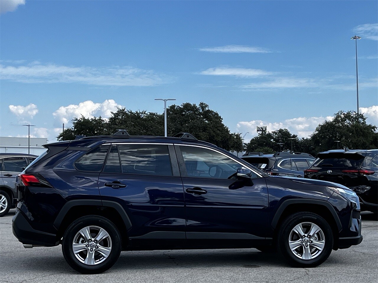 2022 Toyota RAV4 XLE photo 3