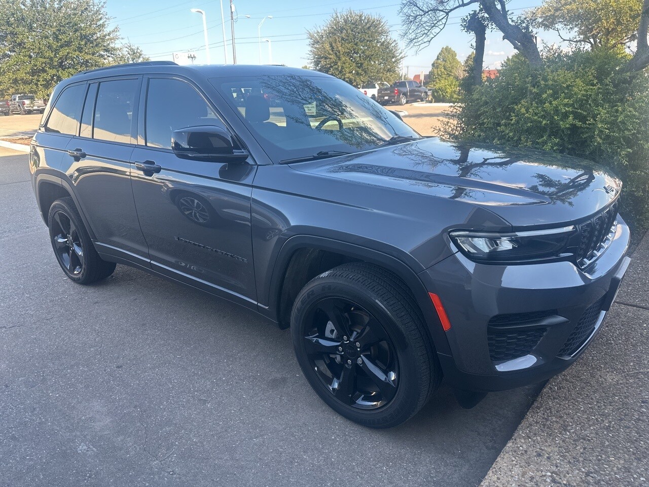 2024 Jeep Grand Cherokee Altitude X Black photo 2