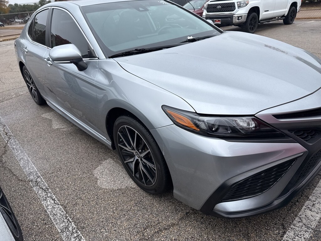 Used 2023 Toyota Camry SE w/18-in Alloy/Sport Softex Seat Trim w/Fabric Sedan