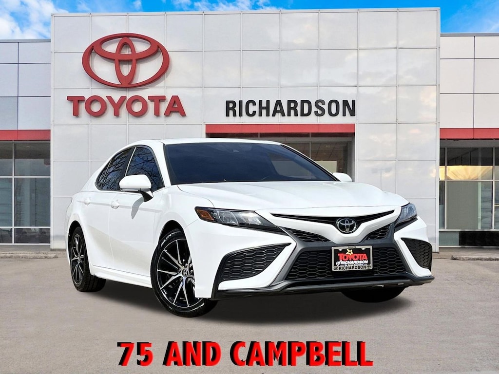 Used 2022 Toyota Camry SE w/Wheels:18-Inch Black Machined-Finish Alloy Sedan