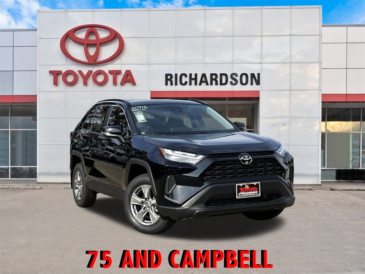 2025 Toyota RAV4 XLE's photo