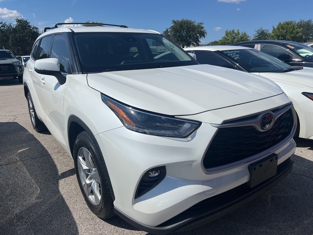 Used 2021 Toyota Highlander LE w/18-Inch Painted Alloy Wheels SUV