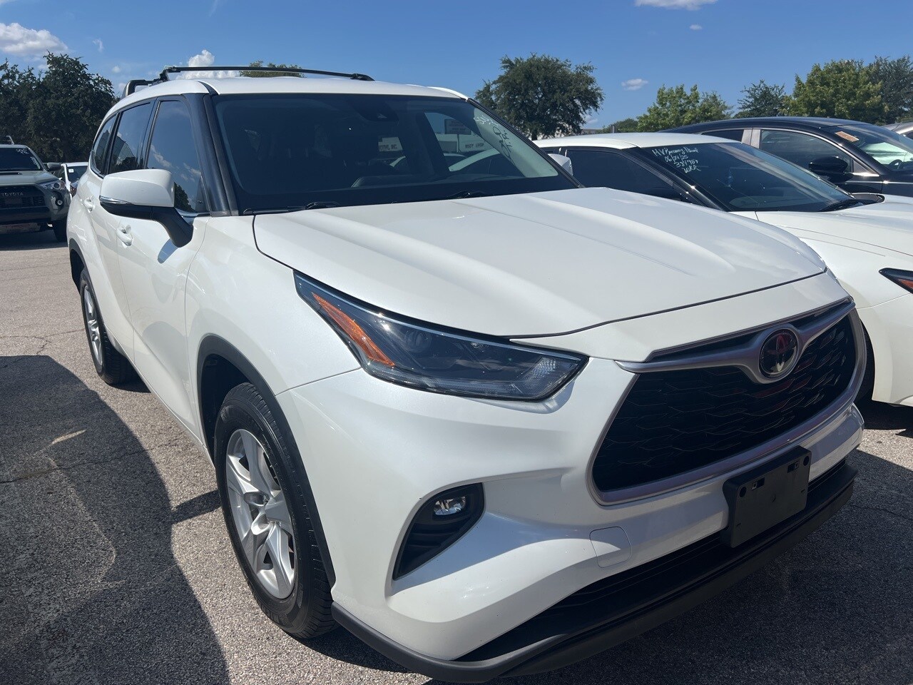 2021 Toyota Highlander LE Plus photo 3