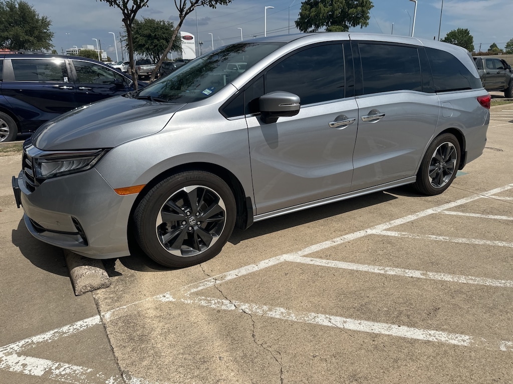 Used 2024 Honda Odyssey Elite w/Navigation/Noonroof/Leather Van