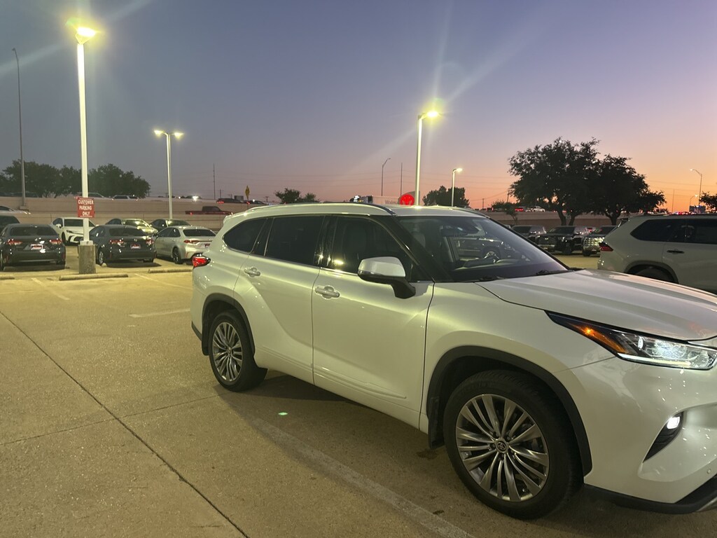 Used 2022 Toyota Highlander Platinum w/Panoramic Moonroof/HUD/Nav SUV