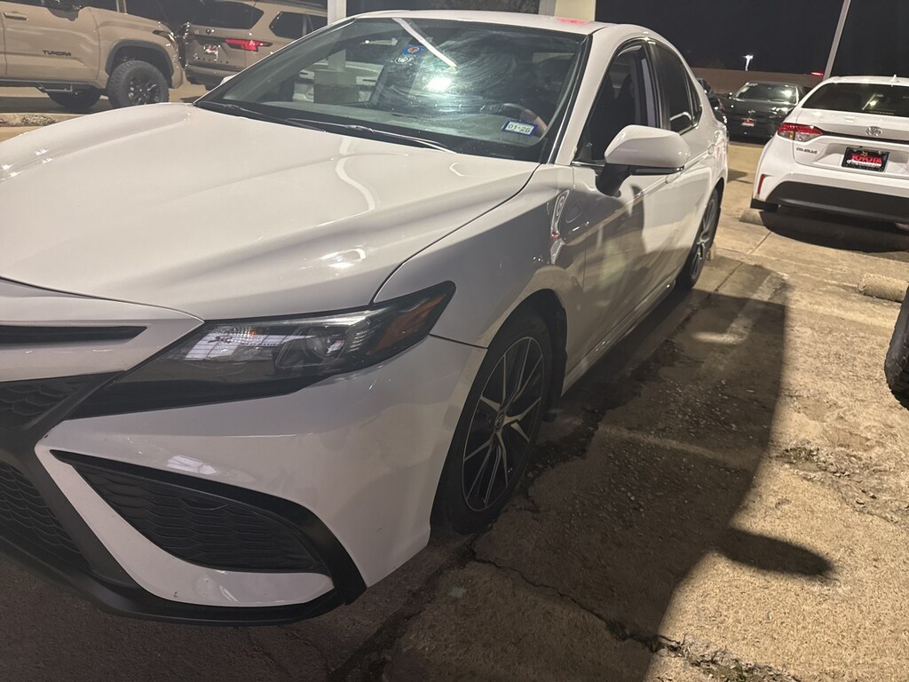Used 2023 Toyota Camry SE w/18-Inch Alloy Wheels/Apple Carplay Sedan