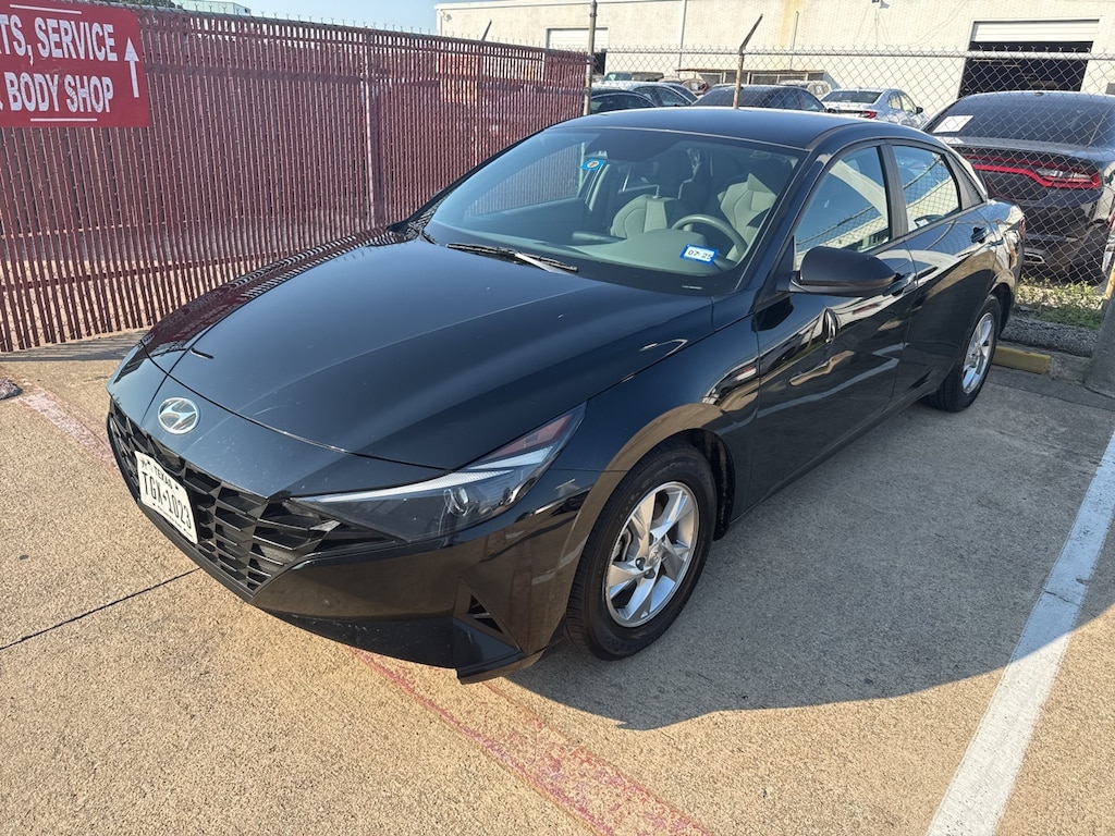 Used 2023 Hyundai Elantra SE w/15-Inch x 6.0J Alloy Wheels Sedan