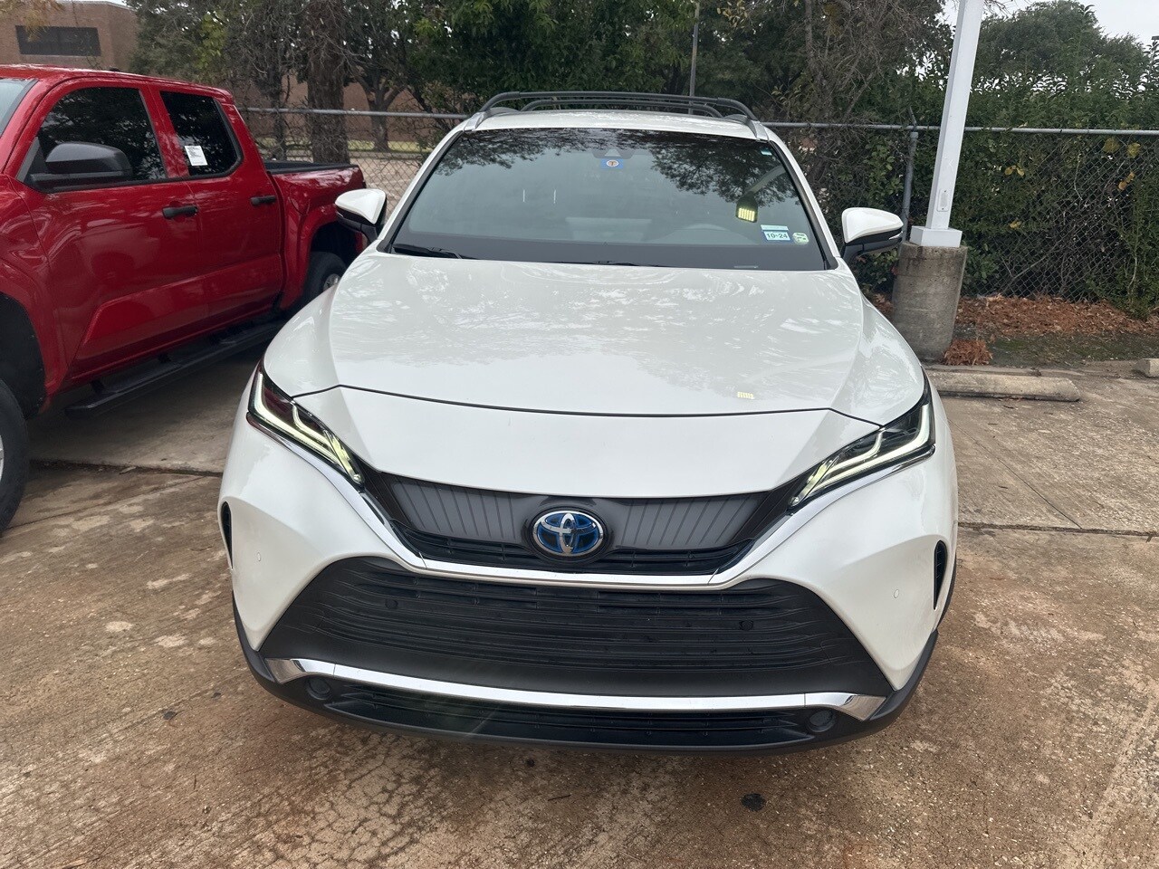 2022 Toyota Venza XLE photo 2