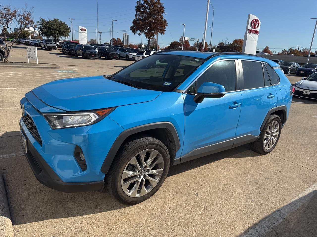 2019 Toyota RAV4 XLE Premium's photo