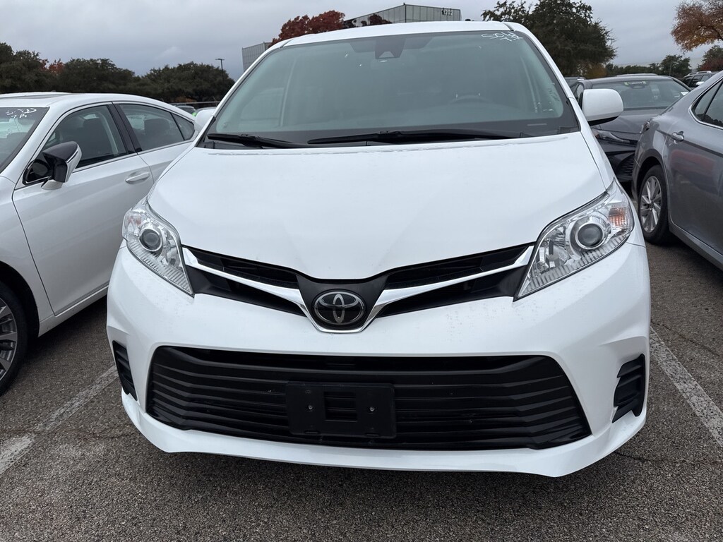 Used 2020 Toyota Sienna LE w/17-Inch 5-Spoke Alloy Wheels Van