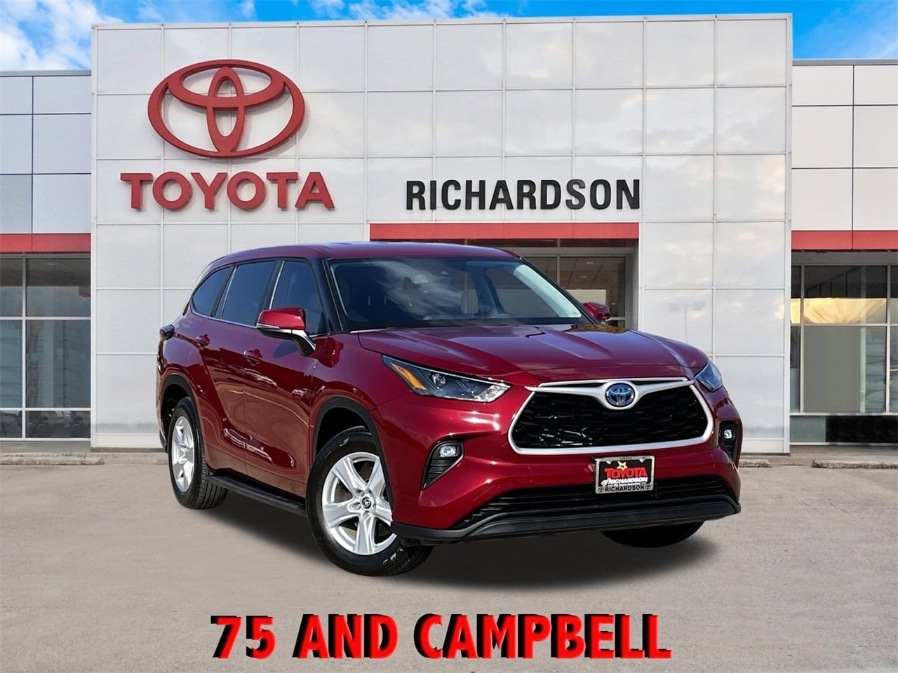 2024 Toyota Highlander LE's photo