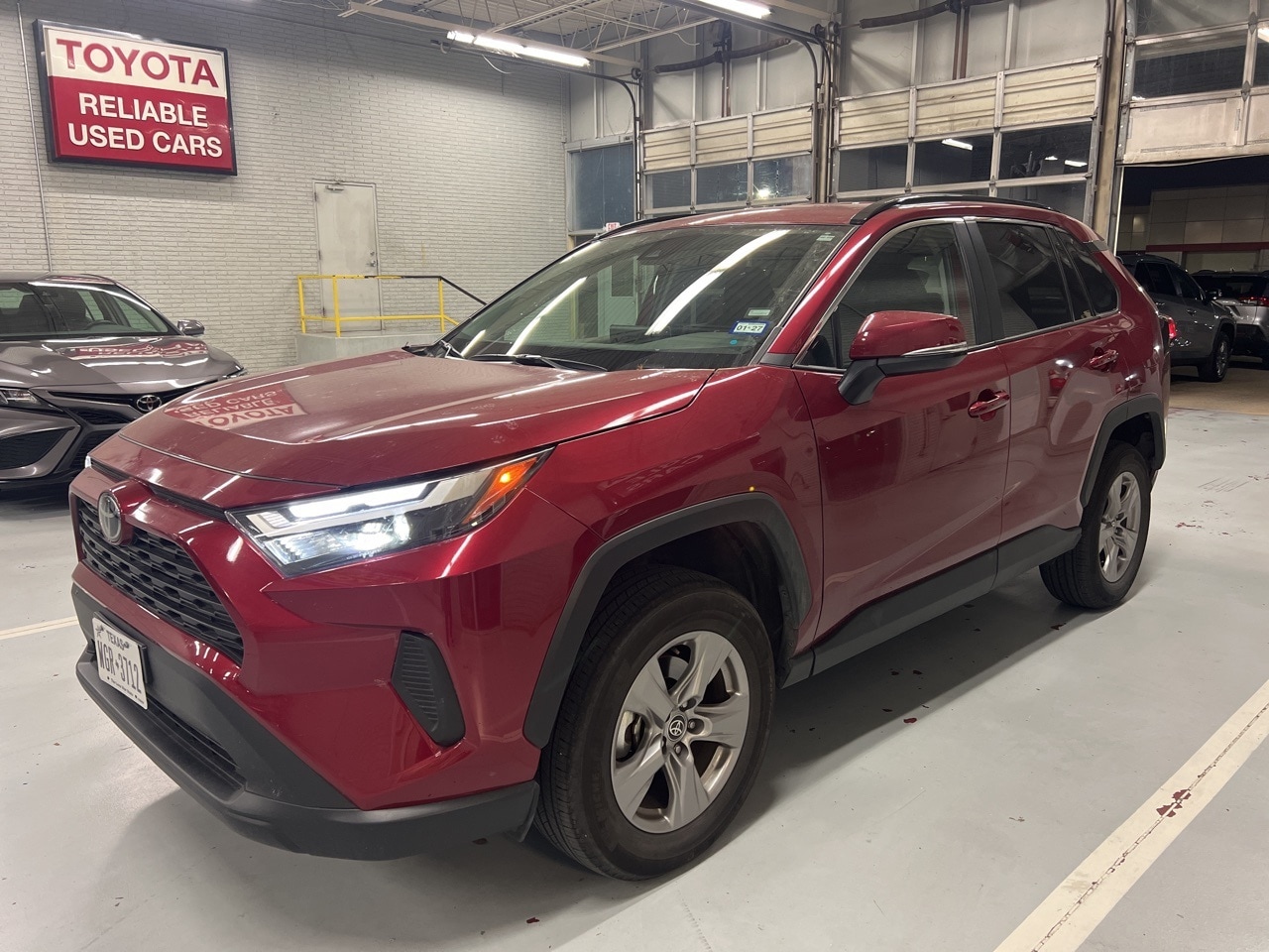 2025 Toyota RAV4 XLE's photo