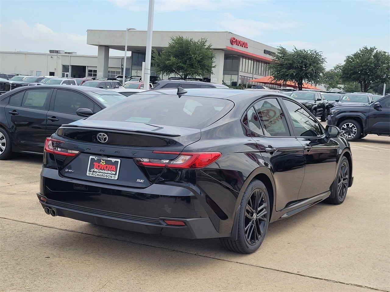2025 Toyota Camry SE photo 3