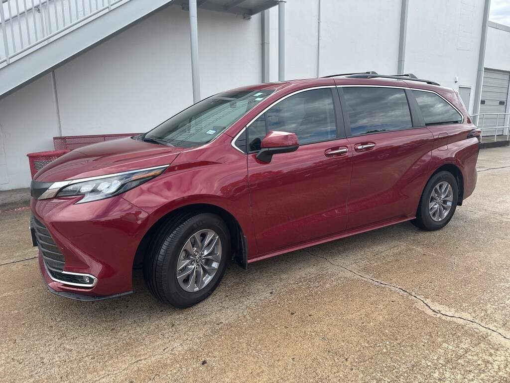 Used 2024 Toyota Sienna XLE 8 Passenger Van Passenger Van