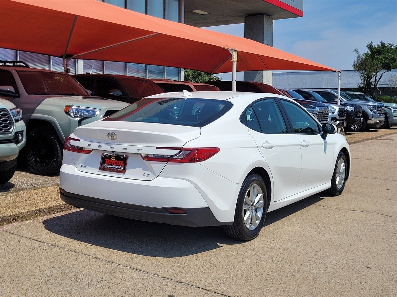 2025 Toyota Camry LE photo 4