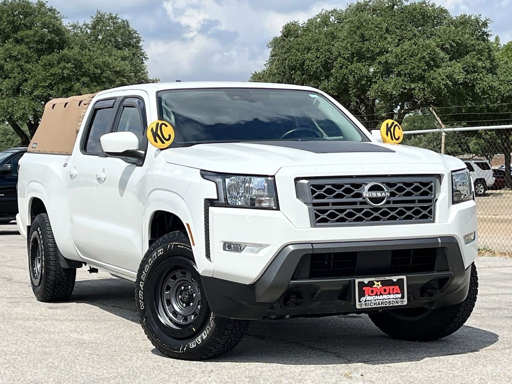 Used 2024 Nissan Frontier SV w/Tow Package/17-Inch Alloy Wheels Truck Crew Cab