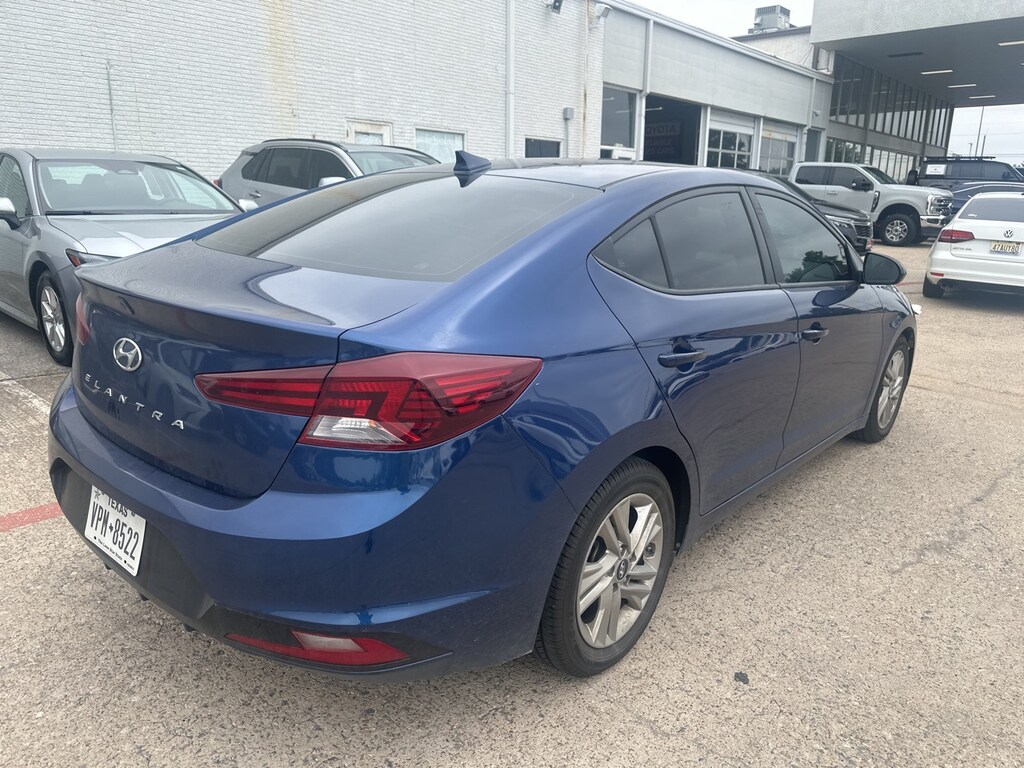 Used 2020 Hyundai Elantra Value Edition w/Moonroof/16-Inch Alloy Sedan