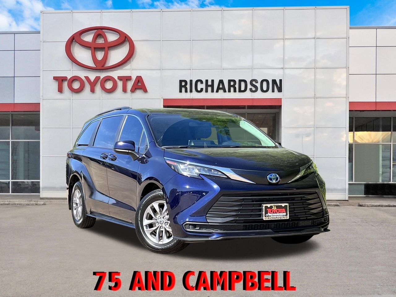 2024 Toyota Sienna LE 8-Passenger Hybrid FWD's photo