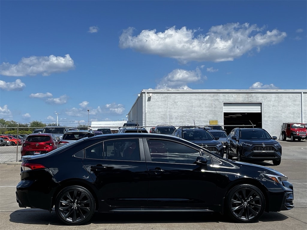 Used 2025 Toyota Corolla SE w/18-in Alloy w/Graphite-Colored Finish Sedan