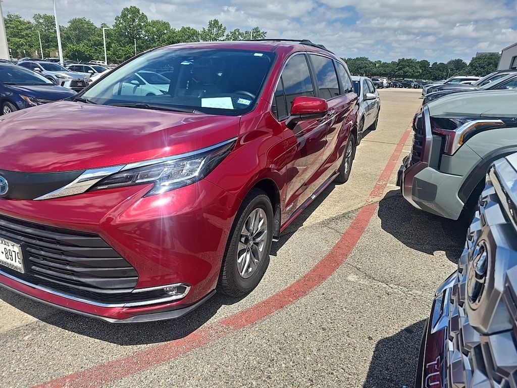Used 2021 Toyota Sienna XLE 8 Passenger Van