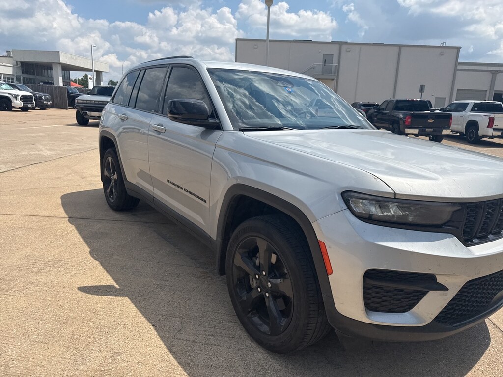 Used 2023 Jeep Grand Cherokee Altitude w/Appearance Package SUV