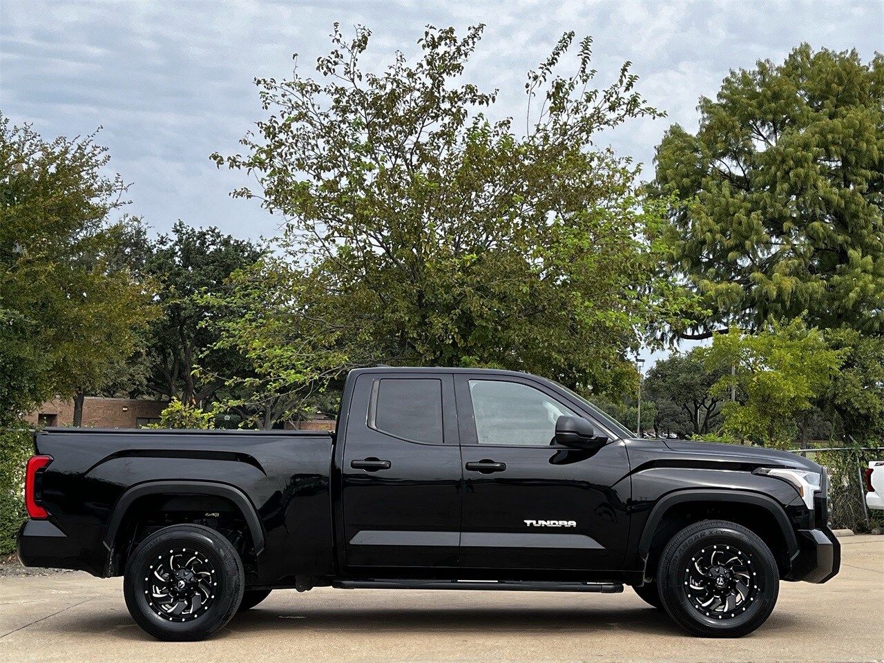 2023 Toyota Tundra SR5 photo 2